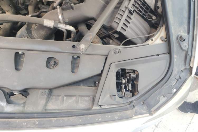 Used BMW 5 Series 2014 528Li Leading Model Engine Bay Left