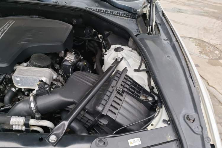 Used BMW 5 Series 2014 525Li Luxury Design Package Engine Bay Left