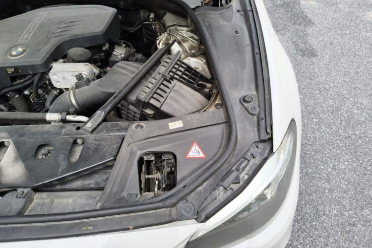 Used BMW 5 Series 2014 525Li Leading Model Engine Bay Left