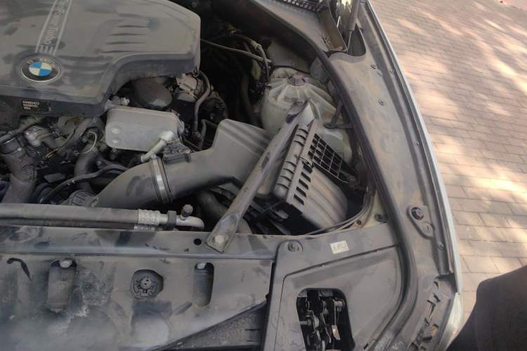 Used BMW 5 Series 2014 525Li Leading Model Engine Bay Left