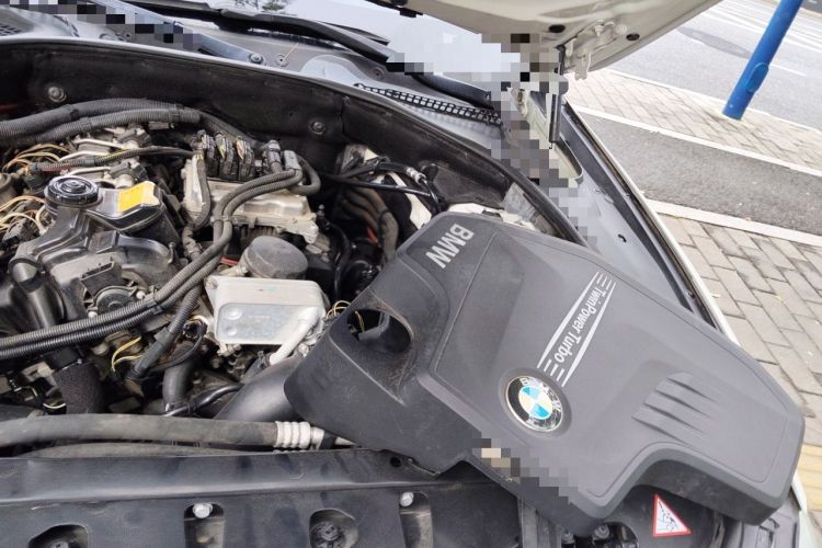 Used BMW 5 Series 2014 525Li Luxury Design Package Engine Bay Left