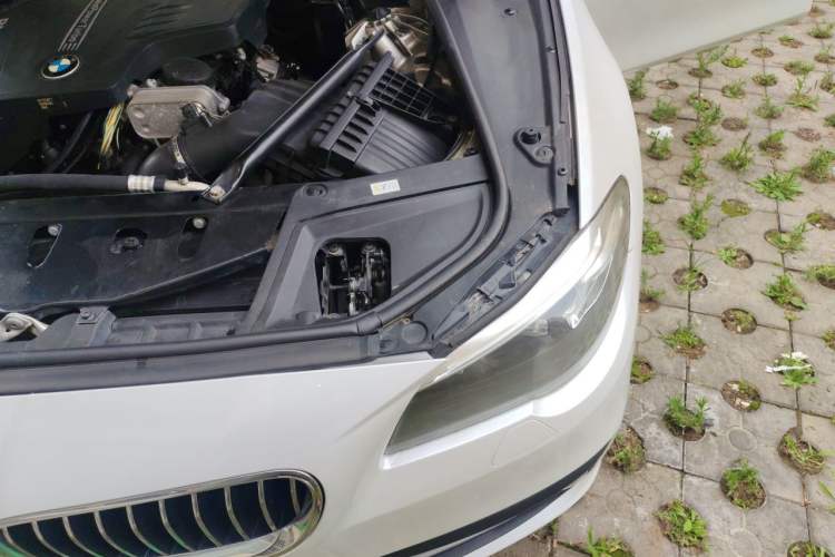 Used BMW 5 Series 2014 528Li Leading Model Engine Bay Left