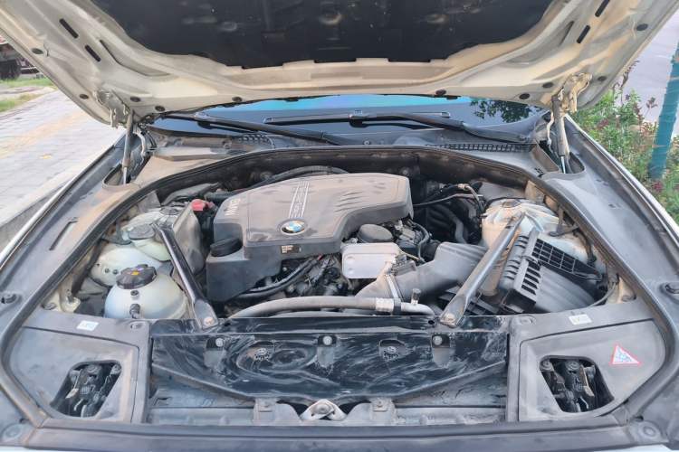 Used BMW 5 Series 2014 525Li Luxury Design Package Engine Bay