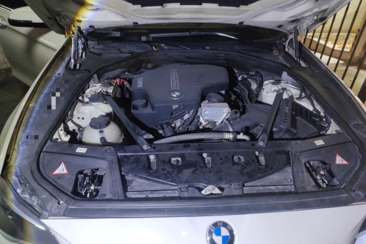 Used BMW 5 Series 2014 525Li Leading Model Engine Bay
