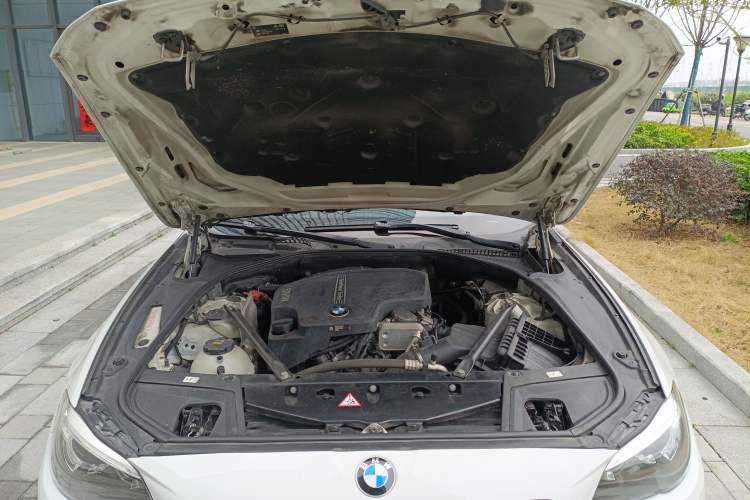 Used BMW 5 Series 2014 525Li Luxury Design Package Engine Bay