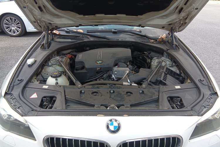 Used BMW 5 Series 2014 520Li Elegant Model Engine Bay