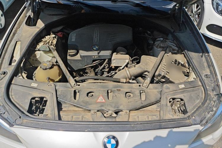 Used BMW 5 Series 2014 525Li Leading Model Engine Bay