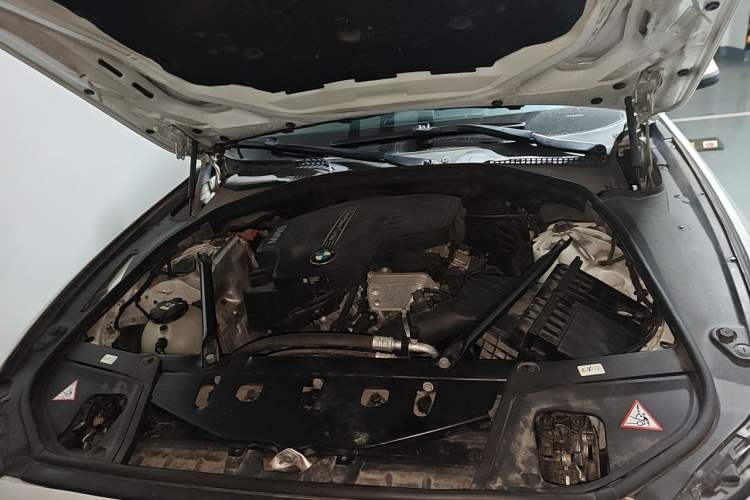 Used BMW 5 Series 2014 525Li Luxury Design Package Engine Bay