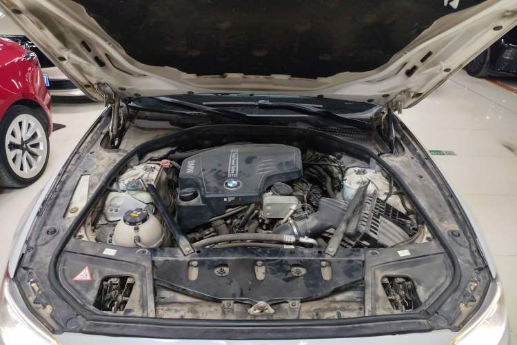 Used BMW 5 Series 2014 528Li Leading Model Engine Bay