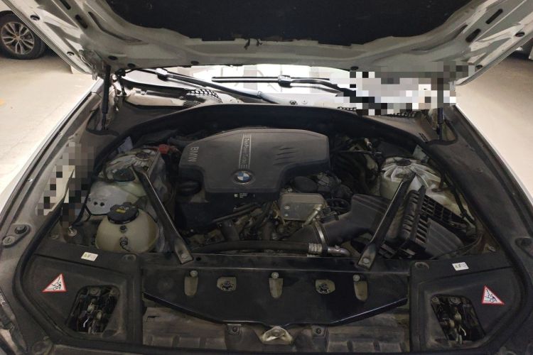 Used BMW 5 Series 2014 525Li Leading Model Engine Bay