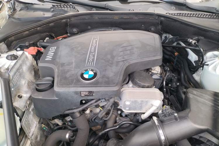 Used BMW 5 Series 2014 525Li Luxury Design Package Engine Bay