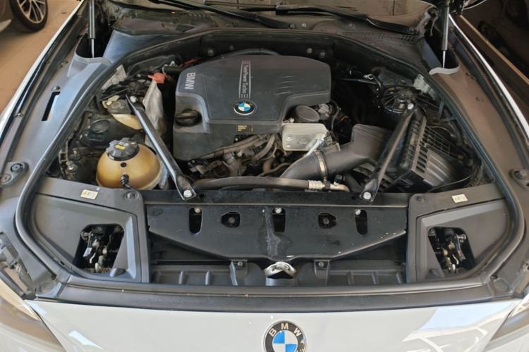 Used BMW 5 Series 2014 525Li Leading Model Engine Bay