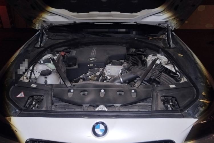 Used BMW 5 Series 2014 525Li Leading Model Engine Bay