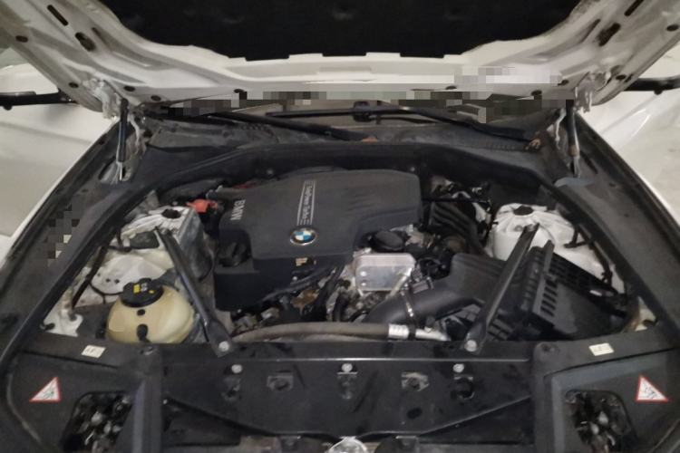 Used BMW 5 Series 2014 525Li Leading Model Engine Bay