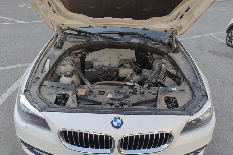 Used BMW 5 Series 2014 525Li Leading Model Engine Bay