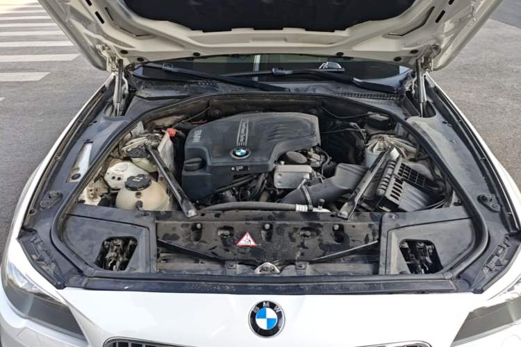 Used BMW 5 Series 2014 520Li Elegant Model Engine Bay
