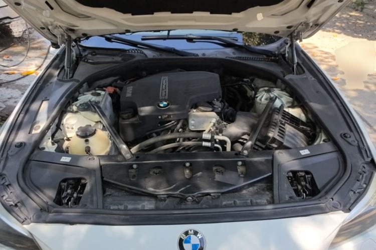 Used BMW 5 Series 2014 525Li Leading Model Engine Bay