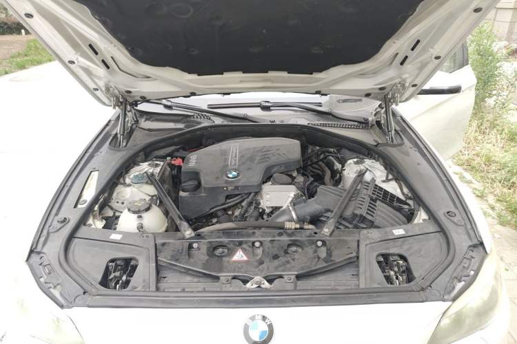 Used BMW 5 Series 2014 525Li Luxury Design Package Engine Bay