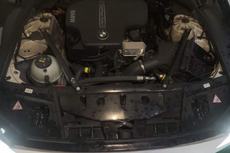 Used BMW 5 Series 2014 525Li Leading Model Engine Bay