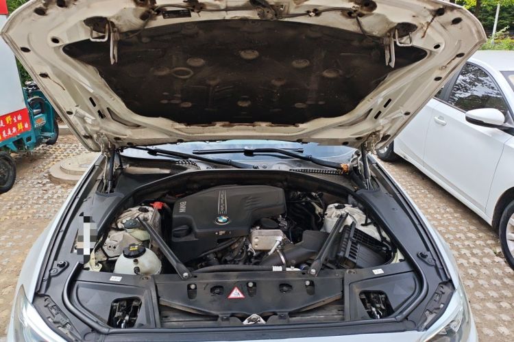 Used BMW 5 Series 2014 525Li Leading Model Engine Bay