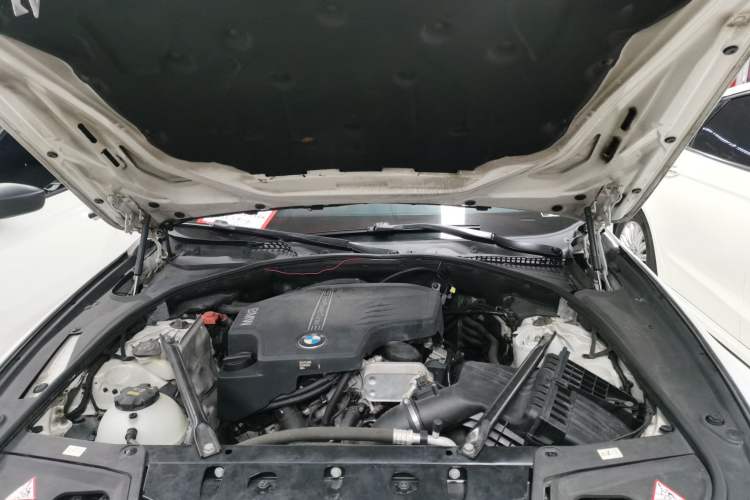 Used BMW 5 Series 2014 525Li Luxury Design Package Engine Bay