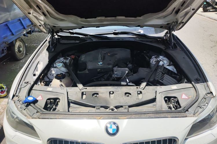 Used BMW 5 Series 2014 520Li Elegant Model Engine Bay
