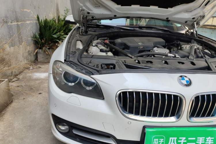 Used BMW 5 Series 2014 520Li Elegant Model Engine Bay Right