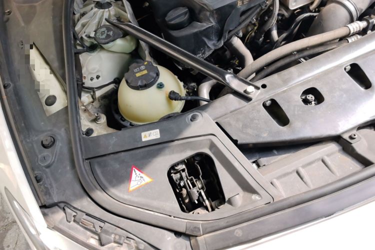 Used BMW 5 Series 2014 525Li Luxury Design Package Engine Bay Right