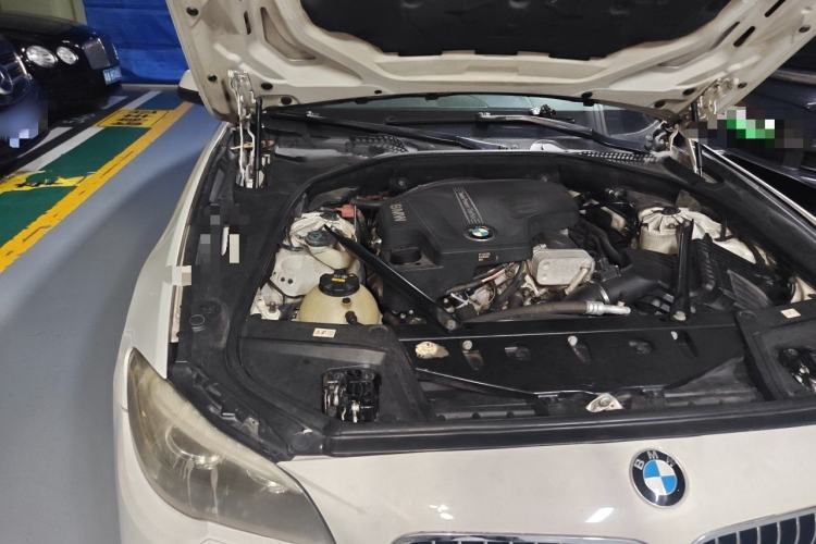 Used BMW 5 Series 2014 520Li Elegant Model Engine Bay Right
