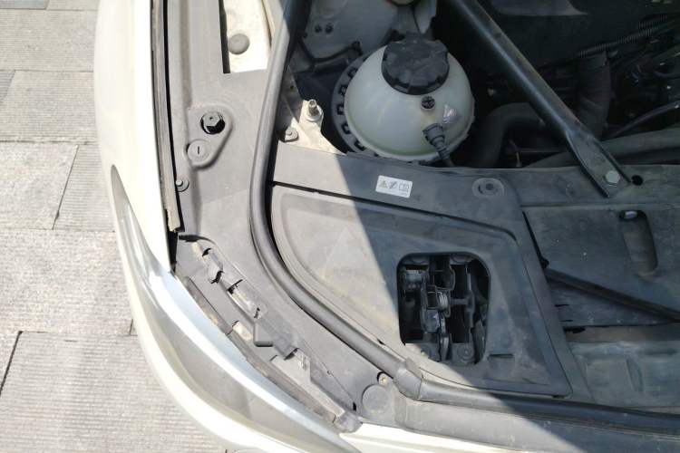 Used BMW 5 Series 2014 525Li Luxury Design Package Engine Bay Right