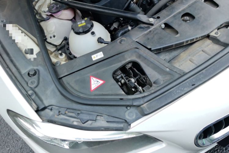 Used BMW 5 Series 2014 525Li Luxury Design Package Engine Bay Right