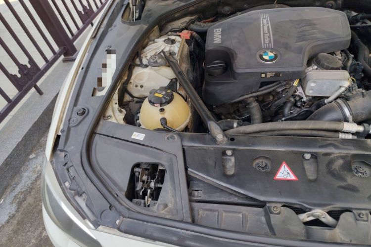 Used BMW 5 Series 2014 525Li Leading Model Engine Bay Right