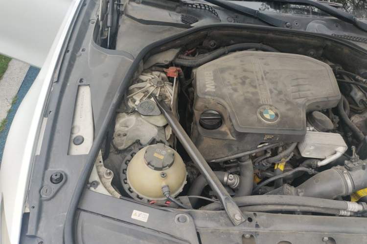 Used BMW 5 Series 2014 525Li Leading Model Engine Bay Right