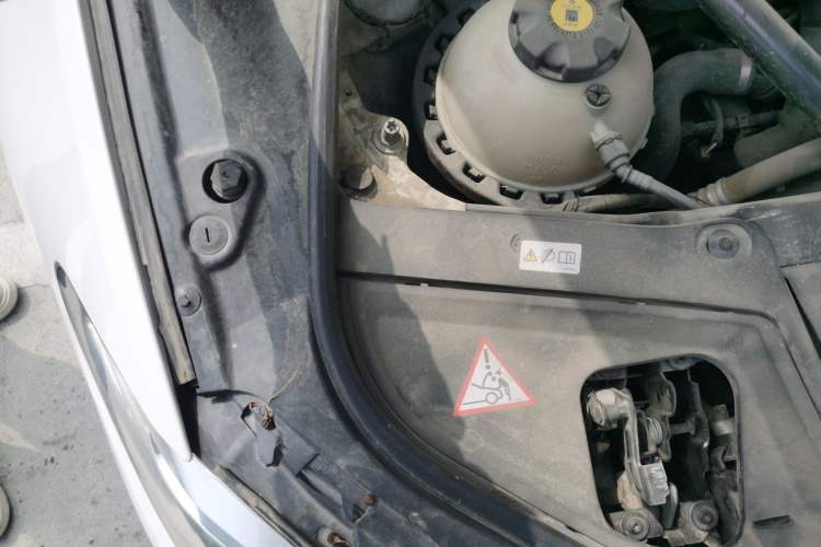 Used BMW 5 Series 2014 525Li Leading Model Engine Bay Right