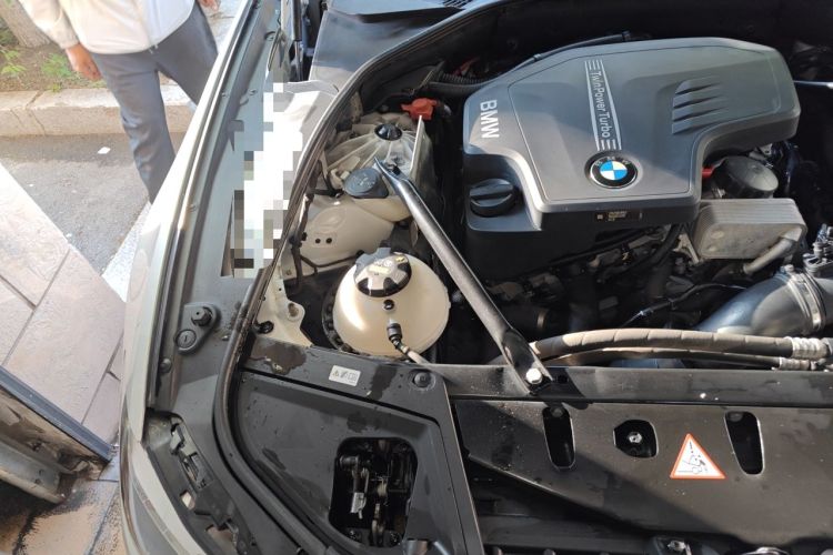 Used BMW 5 Series 2014 520Li Elegant Model Engine Bay Right