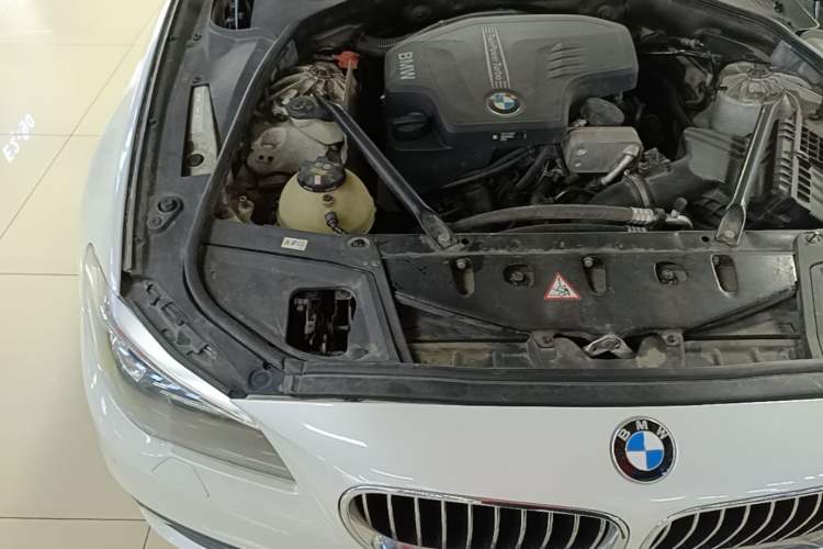 Used BMW 5 Series 2014 525Li Leading Model Engine Bay Right
