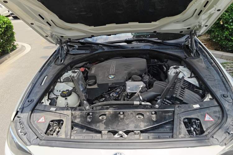 Used BMW 5 Series 2014 525Li Fashion Design Package Engine Bay Right