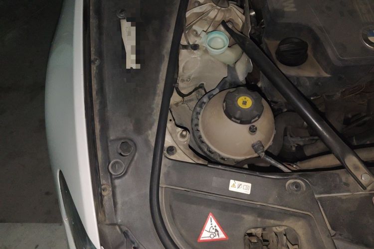 Used BMW 5 Series 2014 525Li Leading Model Engine Bay Right