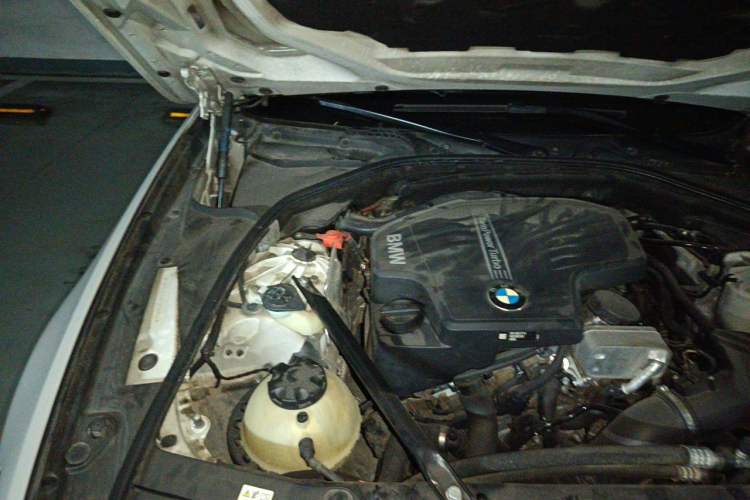 Used BMW 5 Series 2014 525Li Luxury Design Package Engine Bay Right