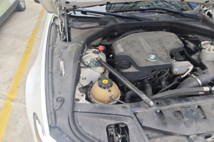 Used BMW 5 Series 2014 520i Elegant Edition Engine Bay Right