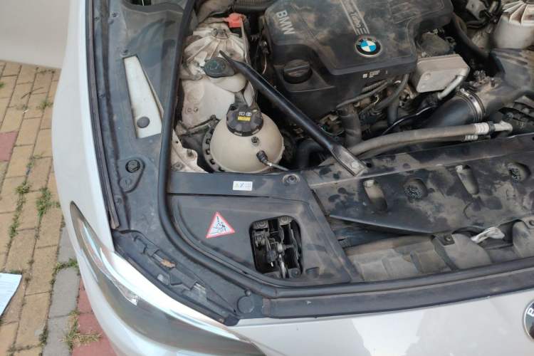 Used BMW 5 Series 2014 525Li Leading Model Engine Bay Right