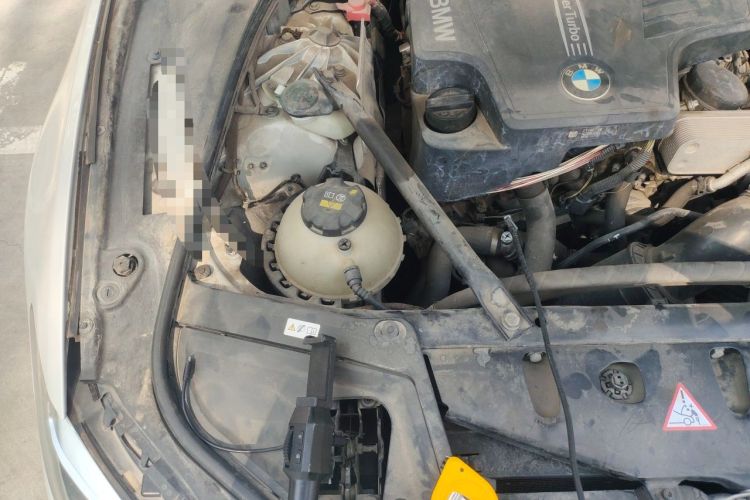 Used BMW 5 Series 2014 520Li Elegant Model Engine Bay Right