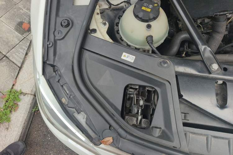 Used BMW 5 Series 2014 525Li Leading Model Engine Bay Right
