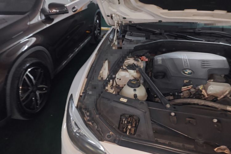 Used BMW 5 Series 2014 525Li Luxury Design Package Engine Bay Right