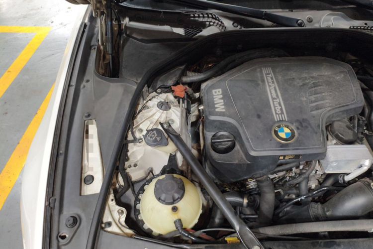 Used BMW 5 Series 2014 525Li Luxury Design Package Engine Bay Right