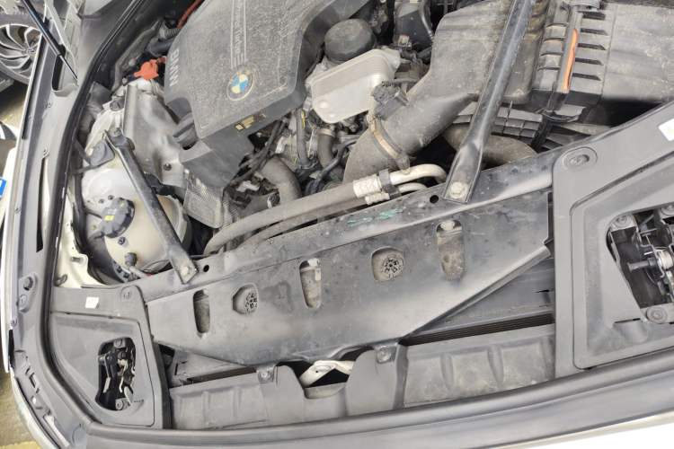 Used BMW 5 Series 2014 525Li Luxury Design Package Engine Bay Right