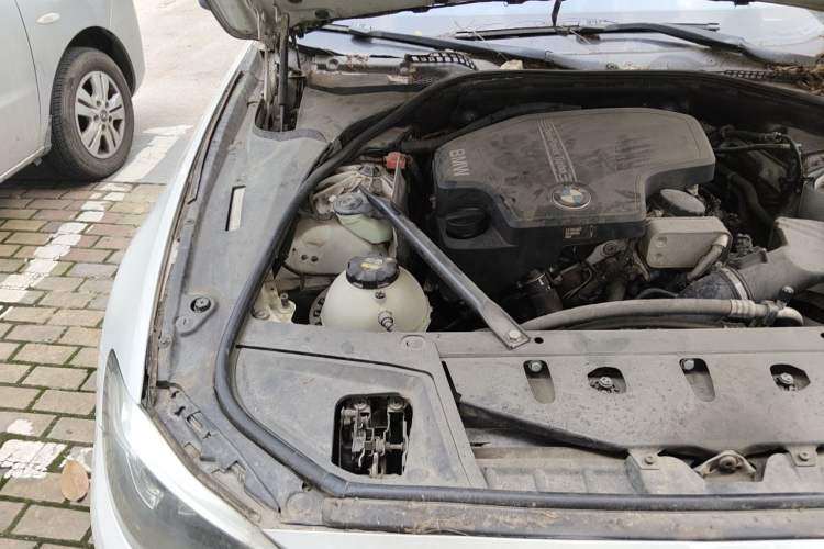 Used BMW 5 Series 2014 525Li Leading Model Engine Bay Right