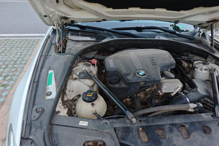 Used BMW 5 Series 2014 520Li Elegant Model Engine Bay Right