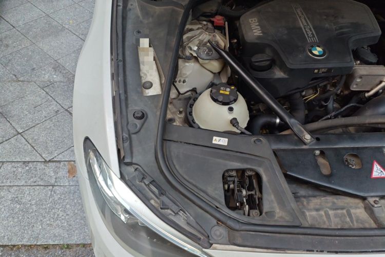 Used BMW 5 Series 2014 520Li Elegant Model Engine Bay Right