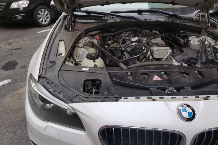Used BMW 5 Series 2014 525Li Luxury Design Package Engine Bay Right